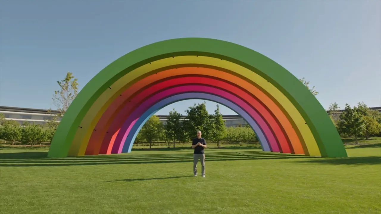 Mai vom bieu tuong cua Apple bi thao do hinh anh