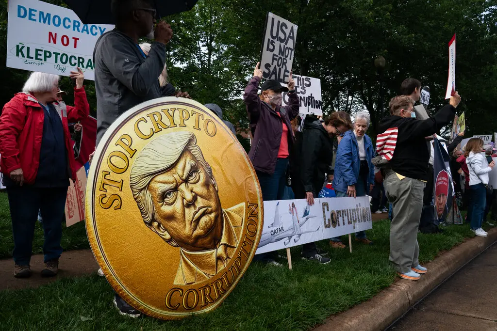 Bua tiec doc quyen cua Donald Trump va cac ong trum tien ma hoa hinh anh