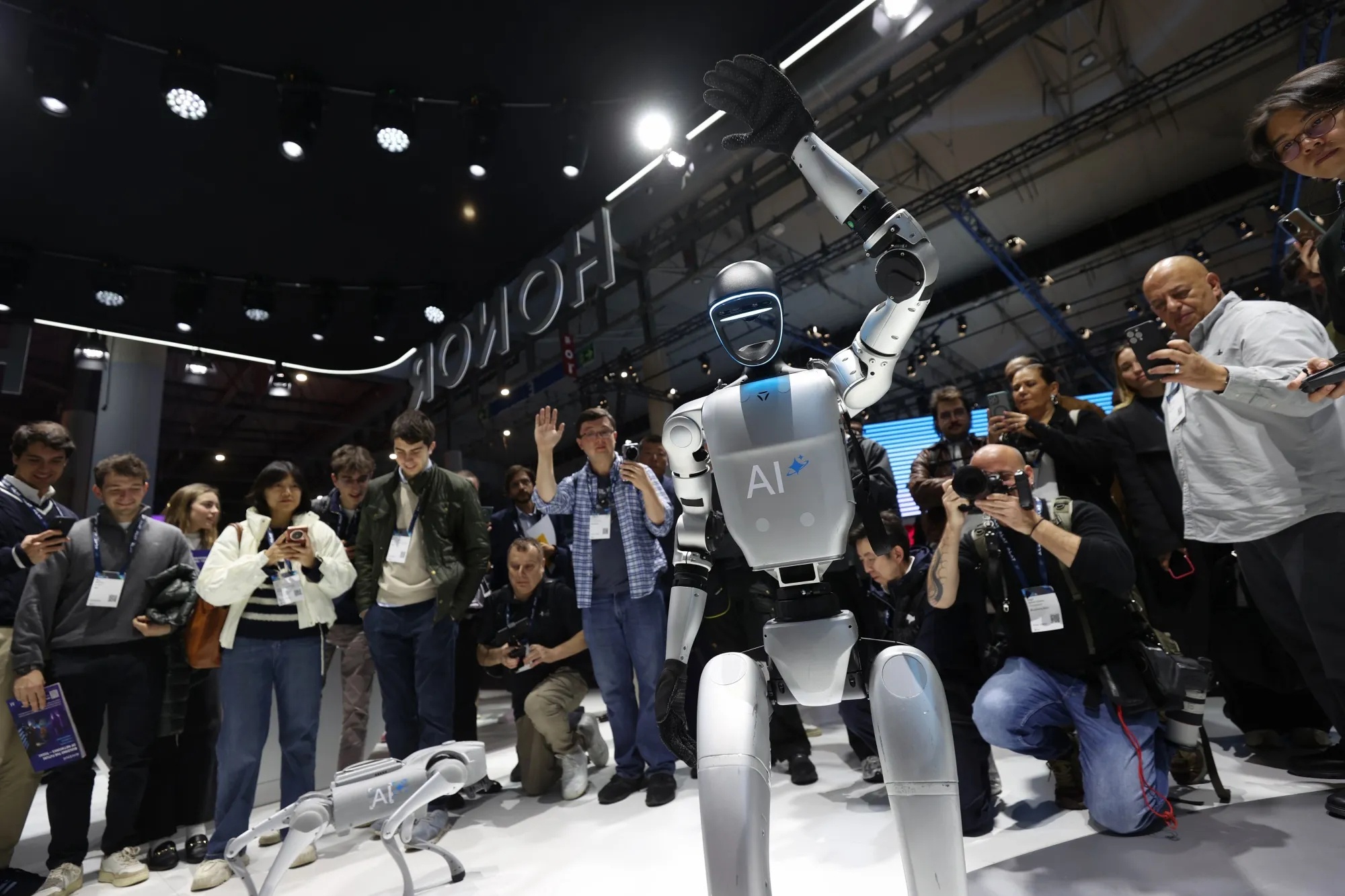 Trung Quoc sap thong tri nganh robot hinh anh