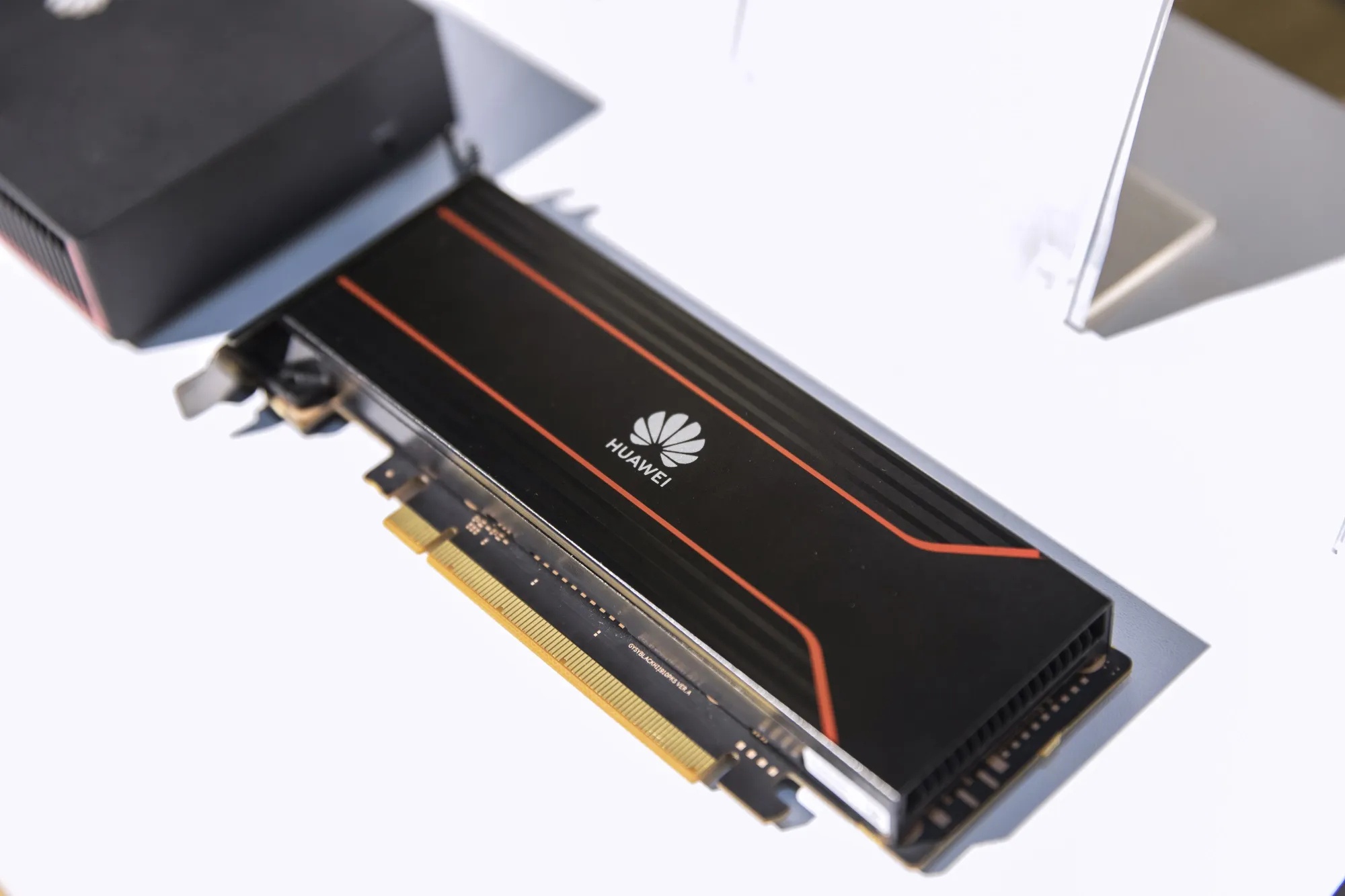 Buoc tien lon cua Huawei hinh anh