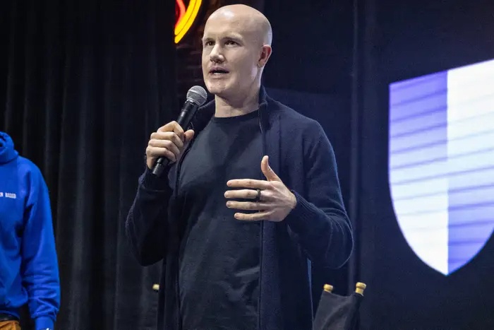 Cong ty duoi nguoi khong chiu dung AI hinh anh