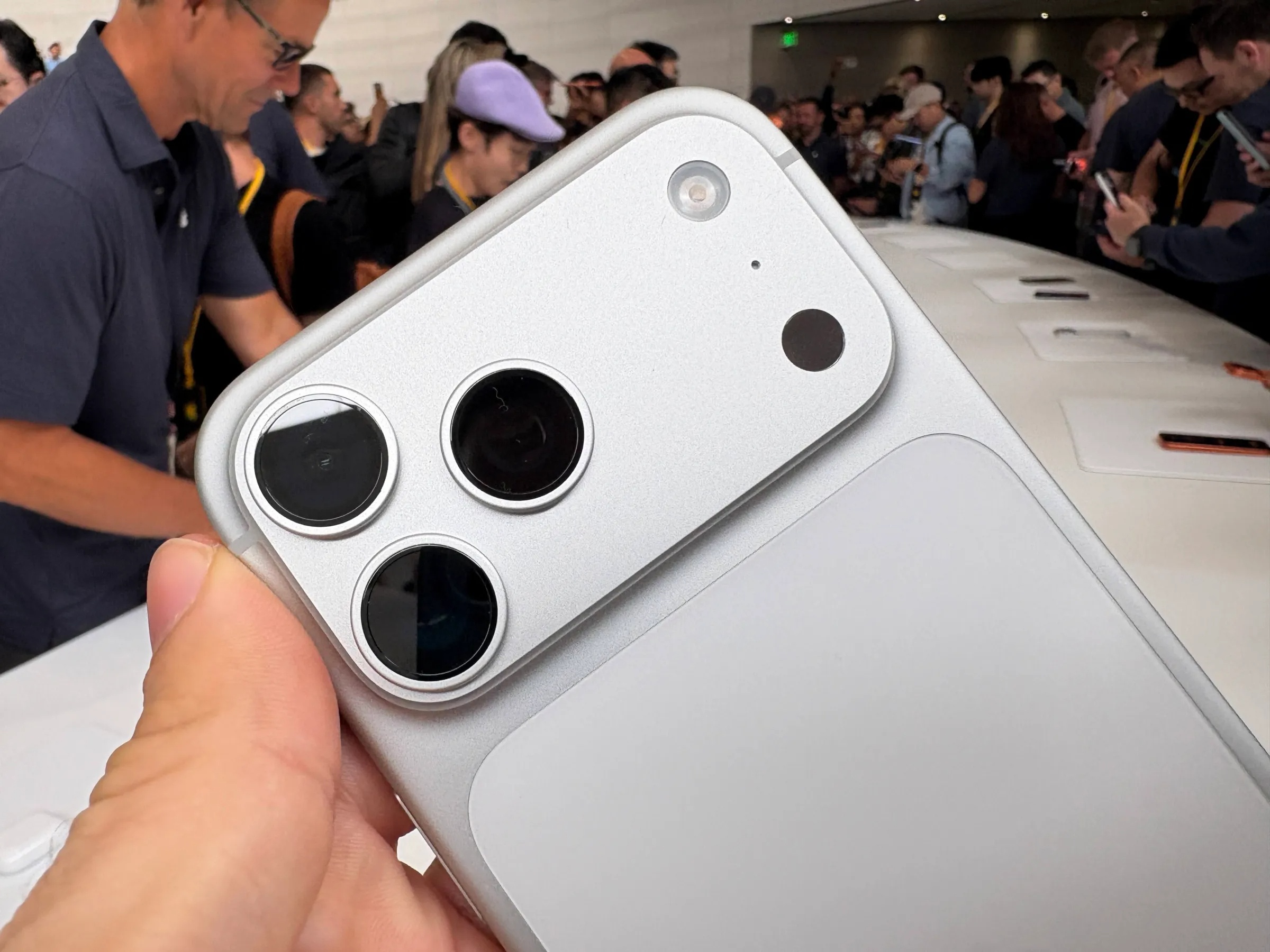 Bo doi iPhone 17 Pro anh 7