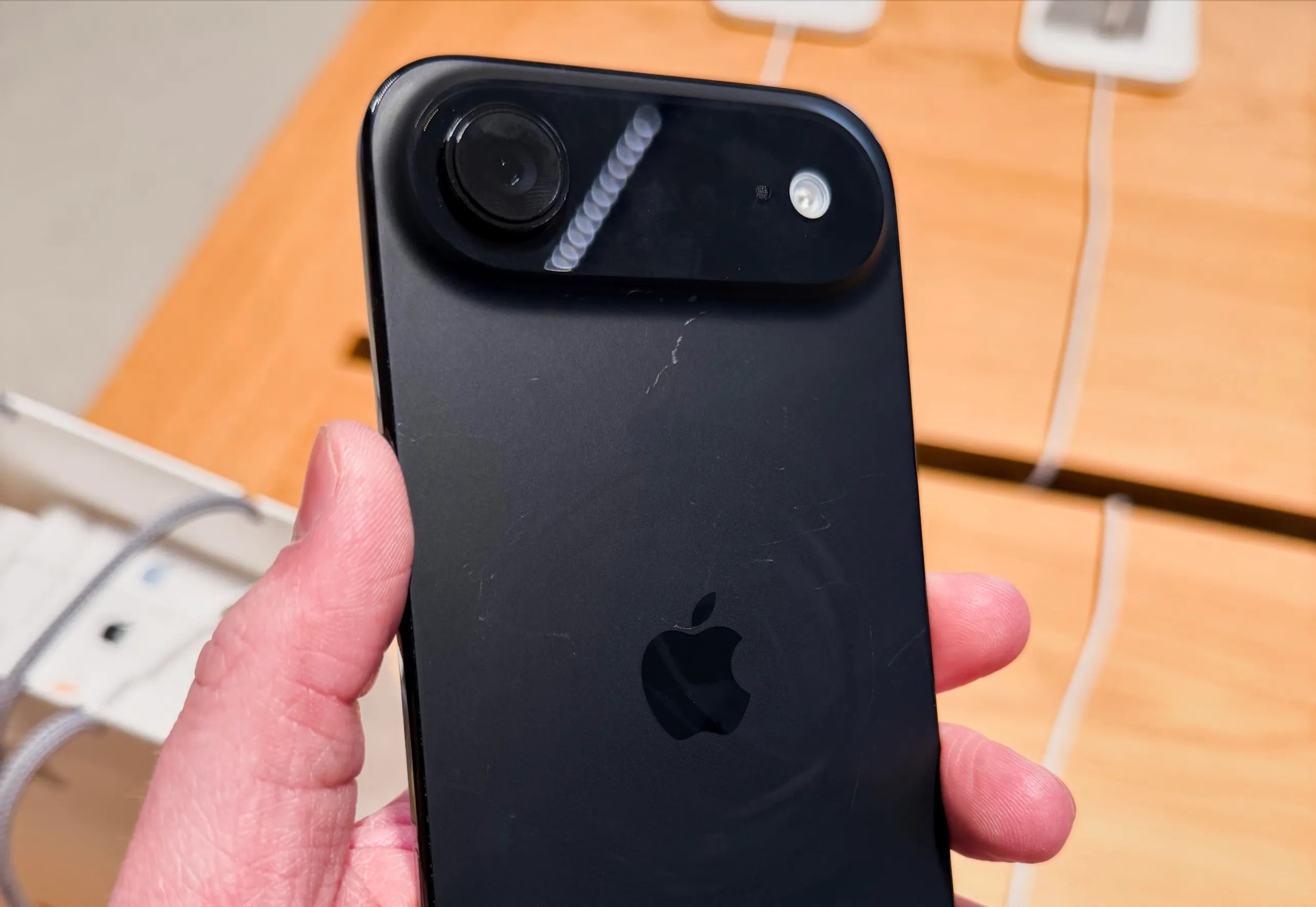 iPhone 17 gap van de la hinh anh