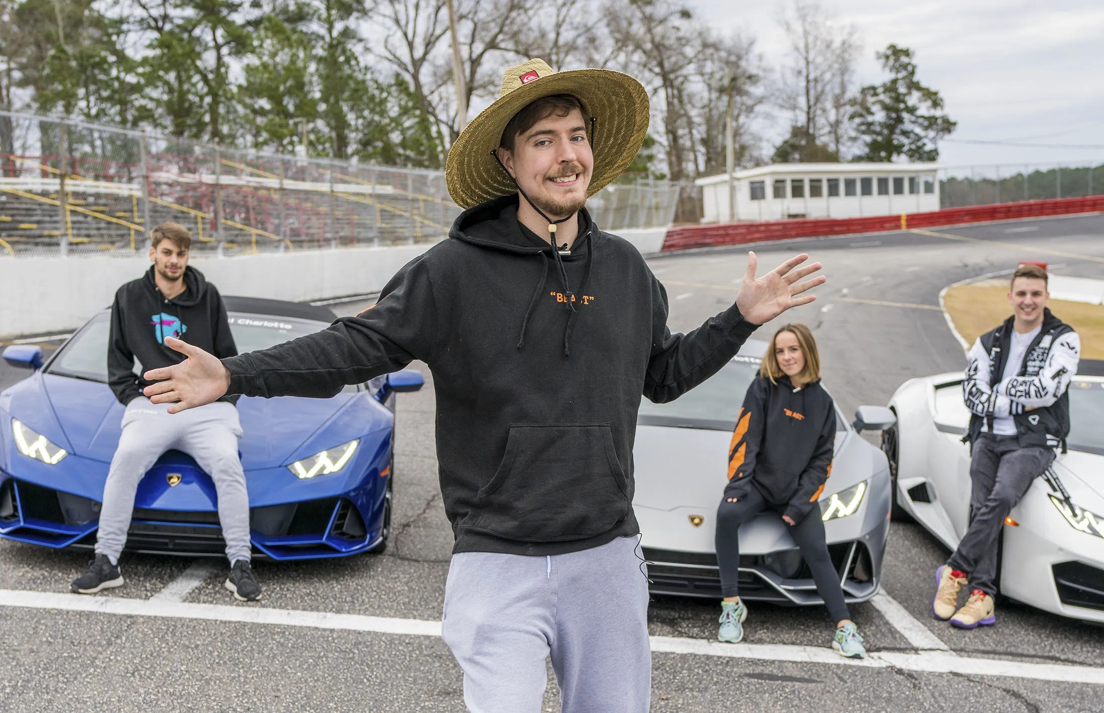 Cach tuyen dung ky la cua 'vua YouTube' hinh anh