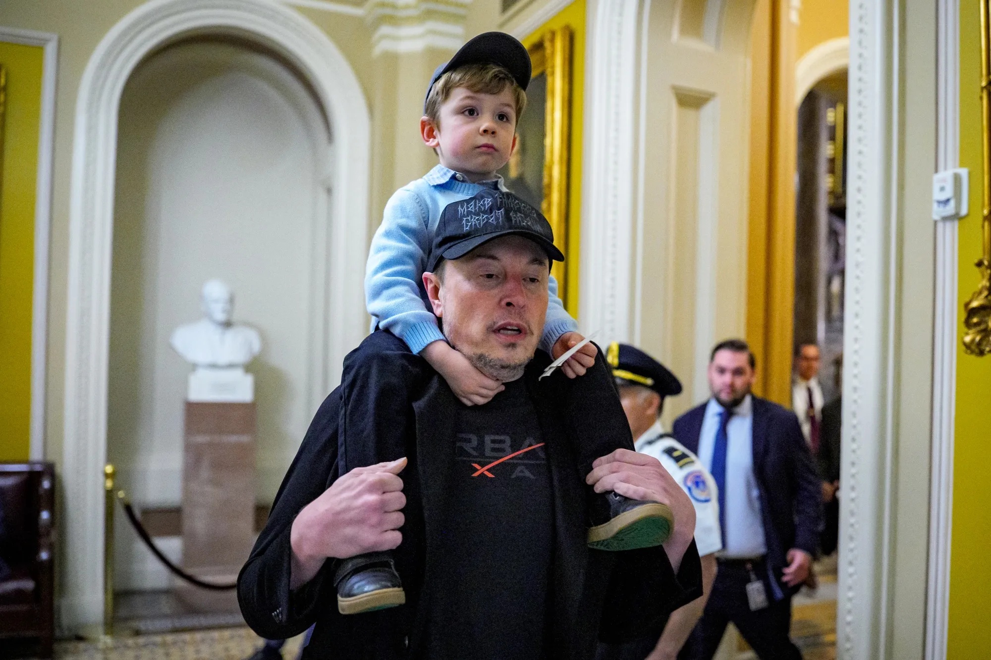 Elon Musk xac nhan ban gai hinh anh