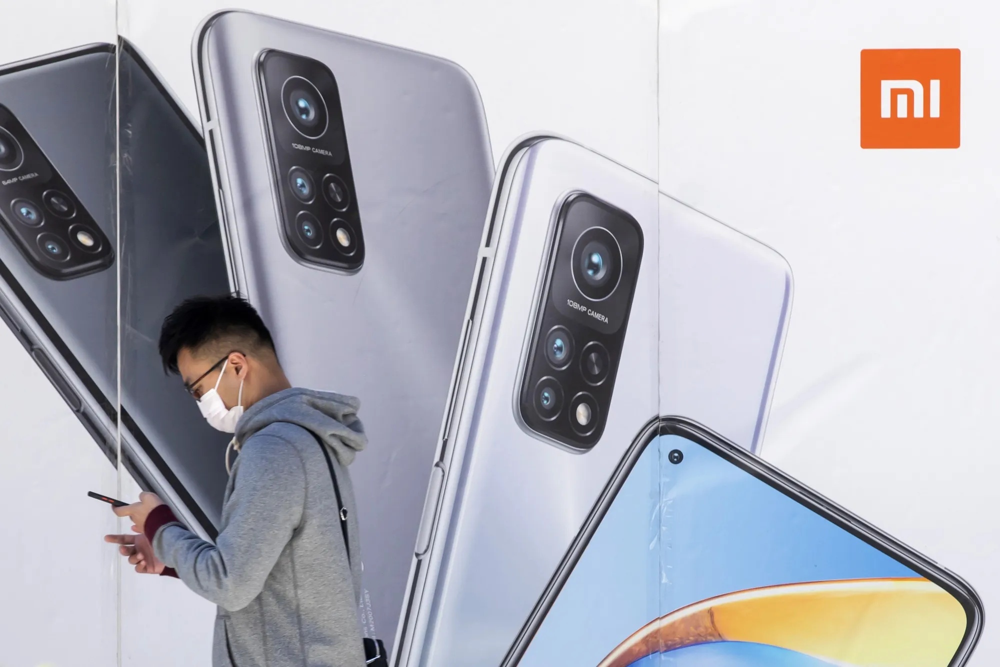 Xiaomi khai man cuoc chien tang gia smartphone hinh anh