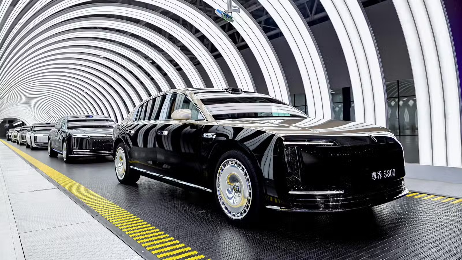 Mau xe dien hut khach hon Porsche, BMW tai Trung Quoc hinh anh