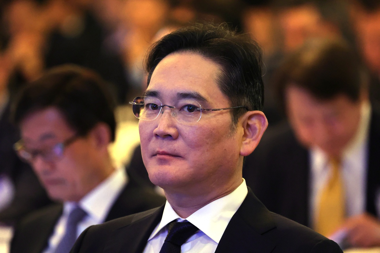 Chu tich Samsung gay sot tai Trung Quoc hinh anh