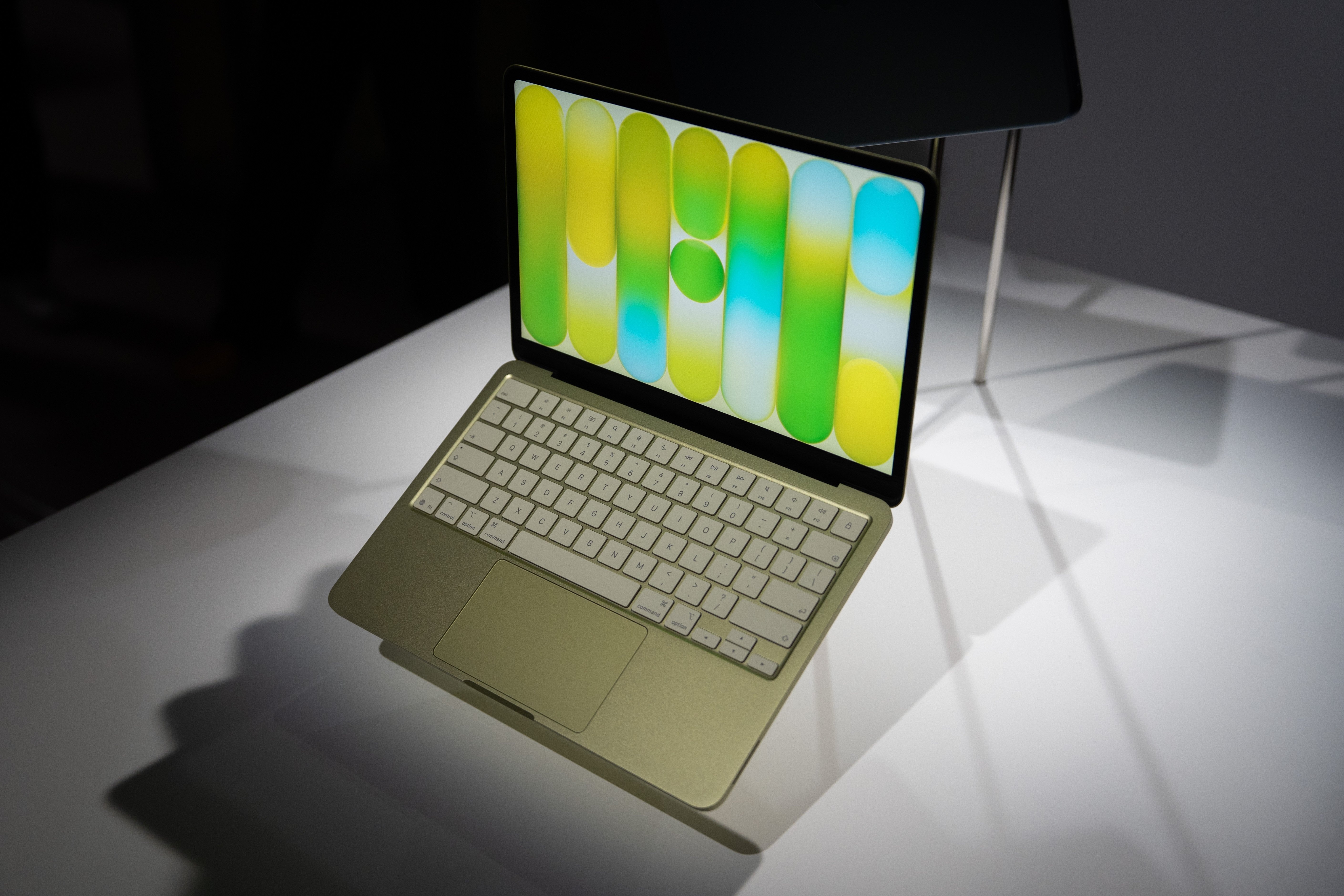 Apple lam duoc dieu bat ngo voi MacBook Neo hinh anh