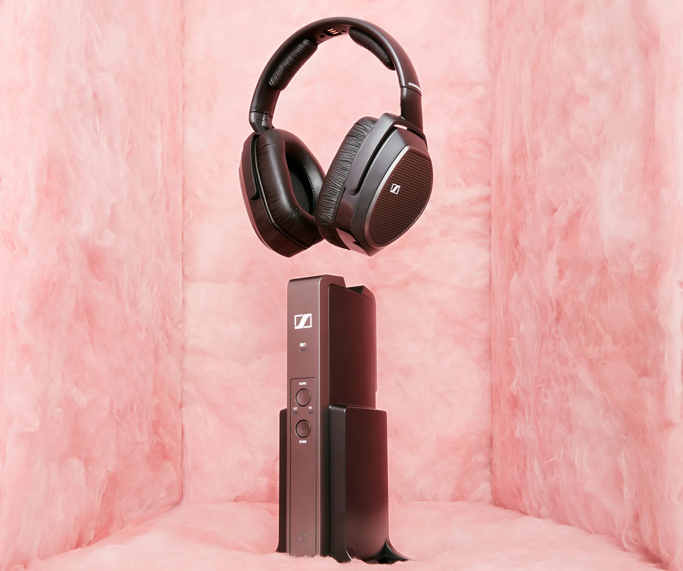 Hoi ket buon cua de che tai nghe Sennheiser hinh anh