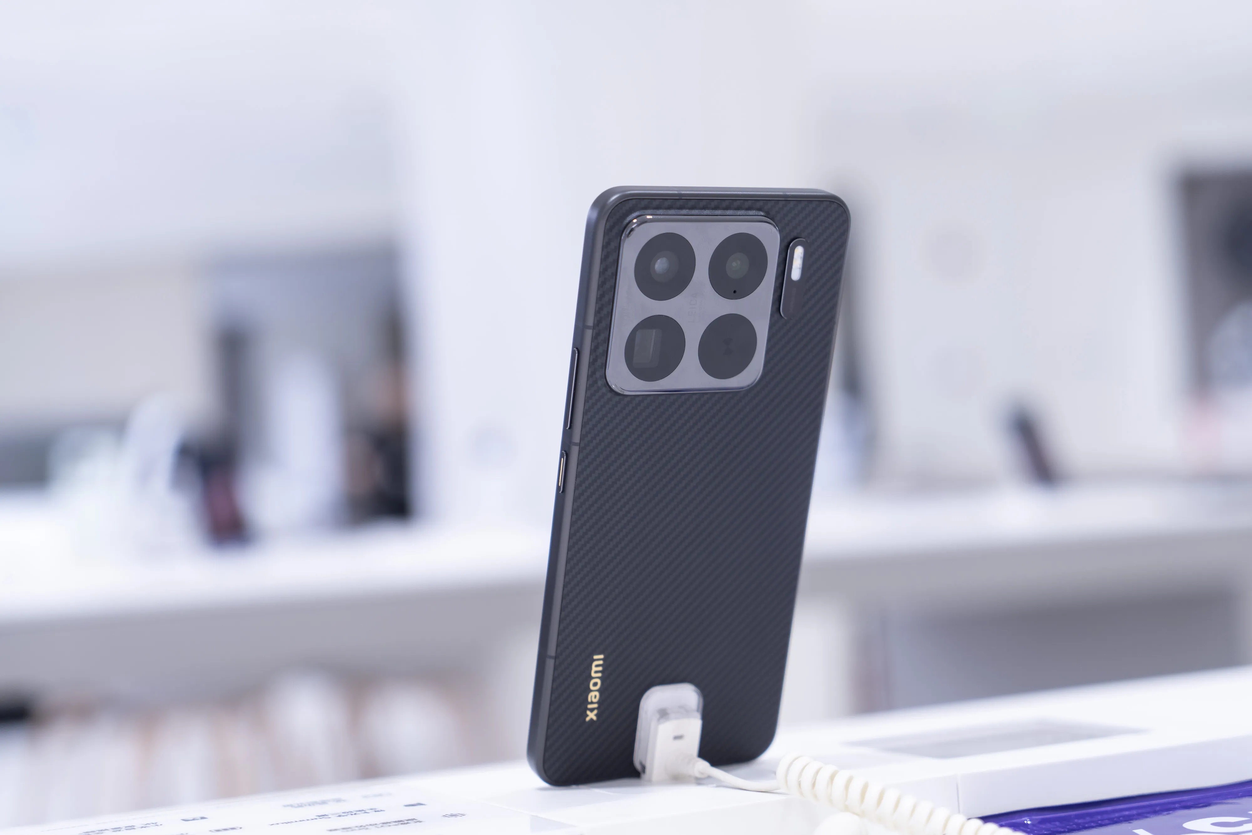 Cuoc chien smartphone lai nong len hinh anh