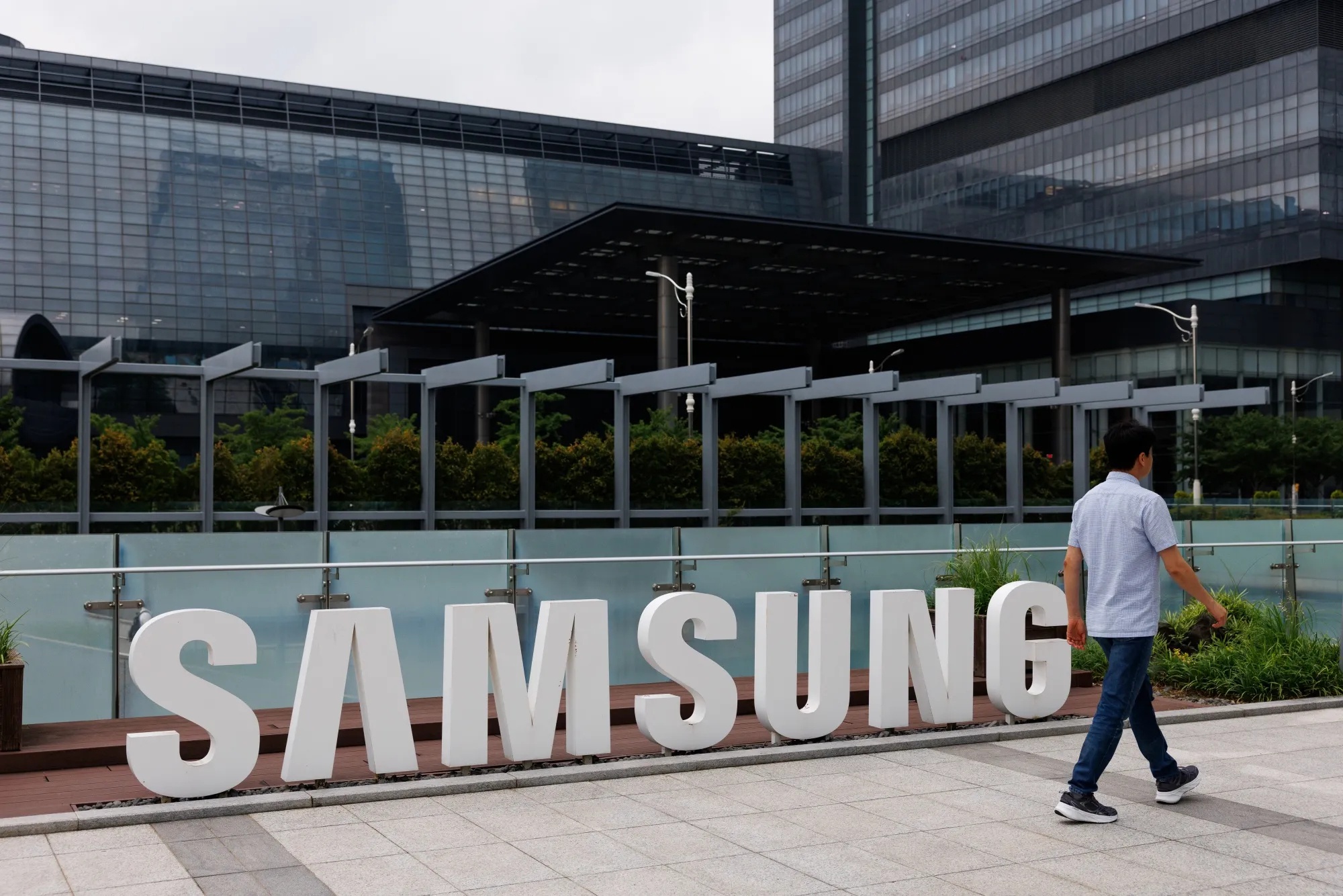 Dang sau quyet dinh rut khoi Trung Quoc cua Samsung hinh anh