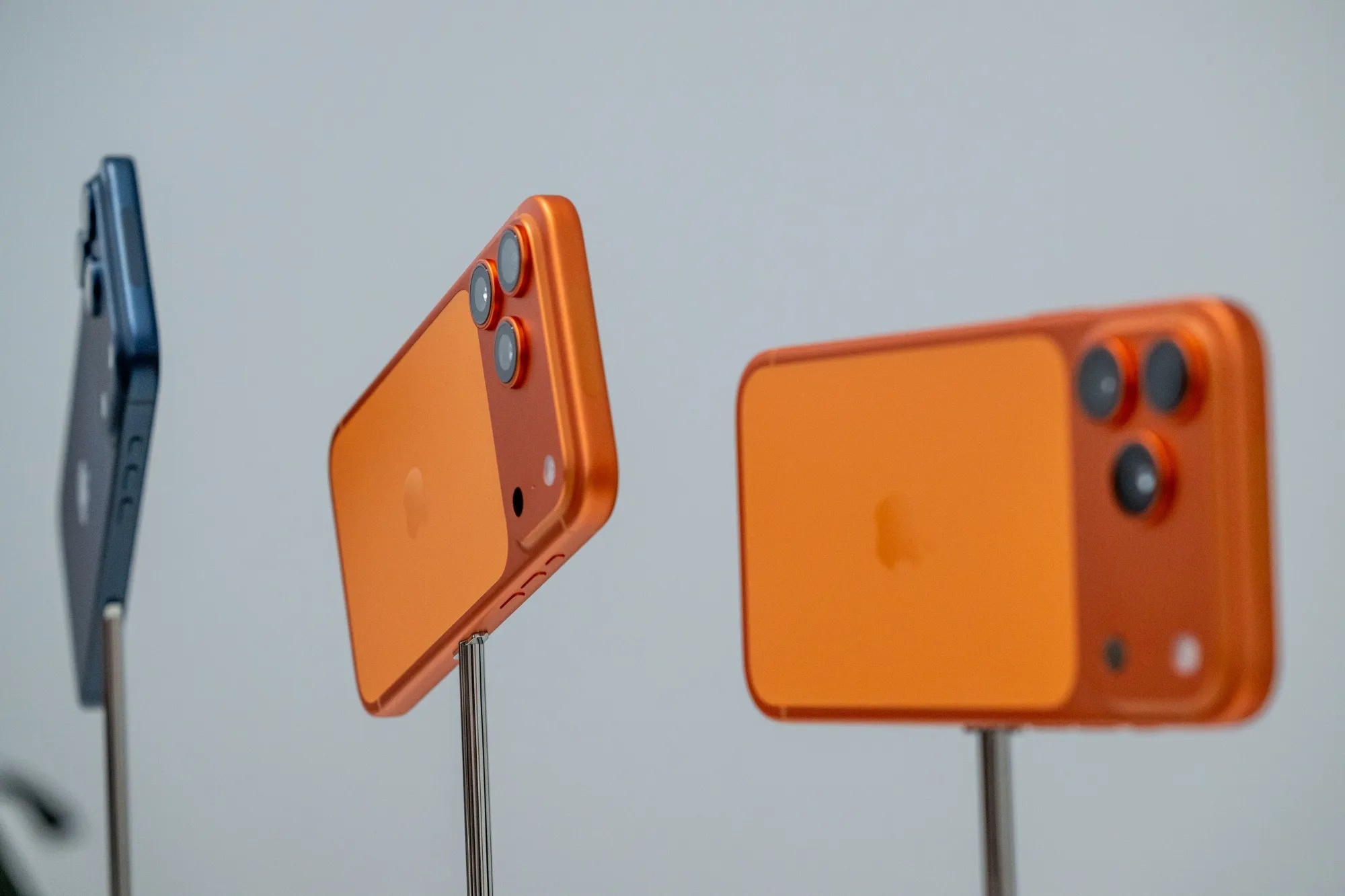 Apple noi gi ve viec nam cham lam hong camera iPhone? hinh anh