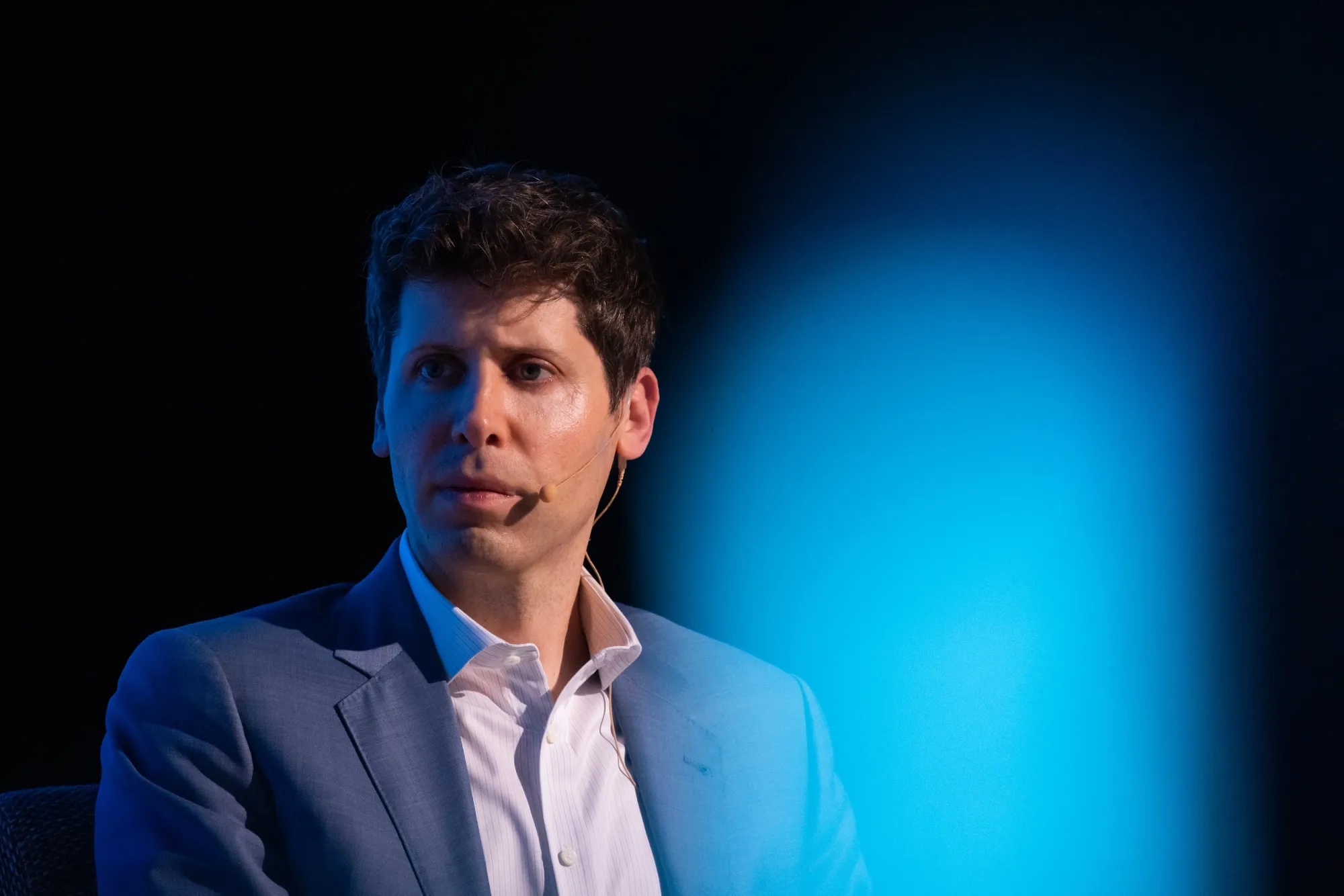 Sam Altman chi ra ly do nguoi dung AI ngay cang ban hinh anh