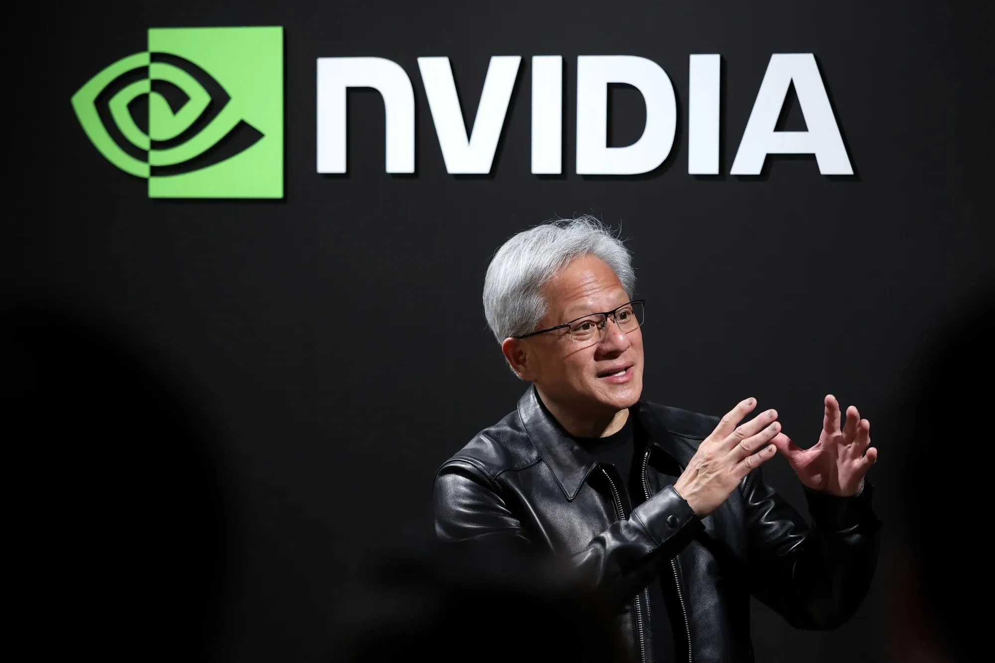 CEO Nvidia chỉ ra nút thắt AI