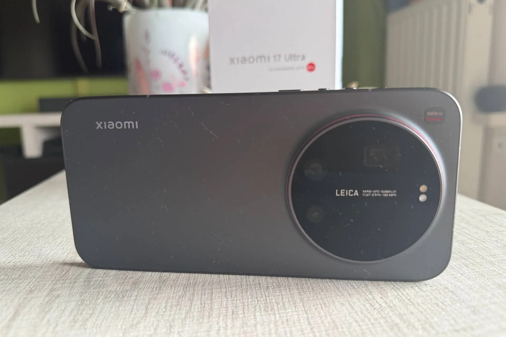 Điện thoại Xiaomi chụp Mặt Trời thành Mặt Trăng