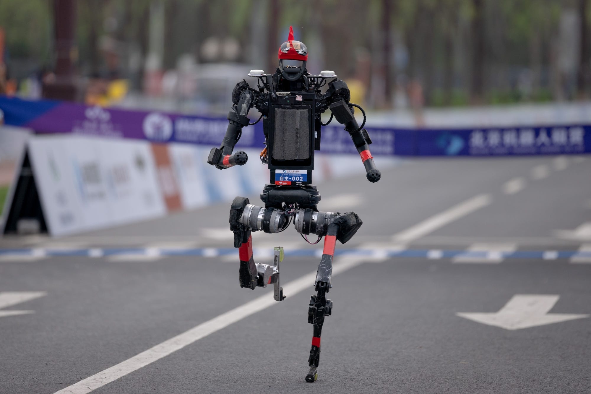 Robot Trung Quốc phá kỷ lục của Usain Bolt