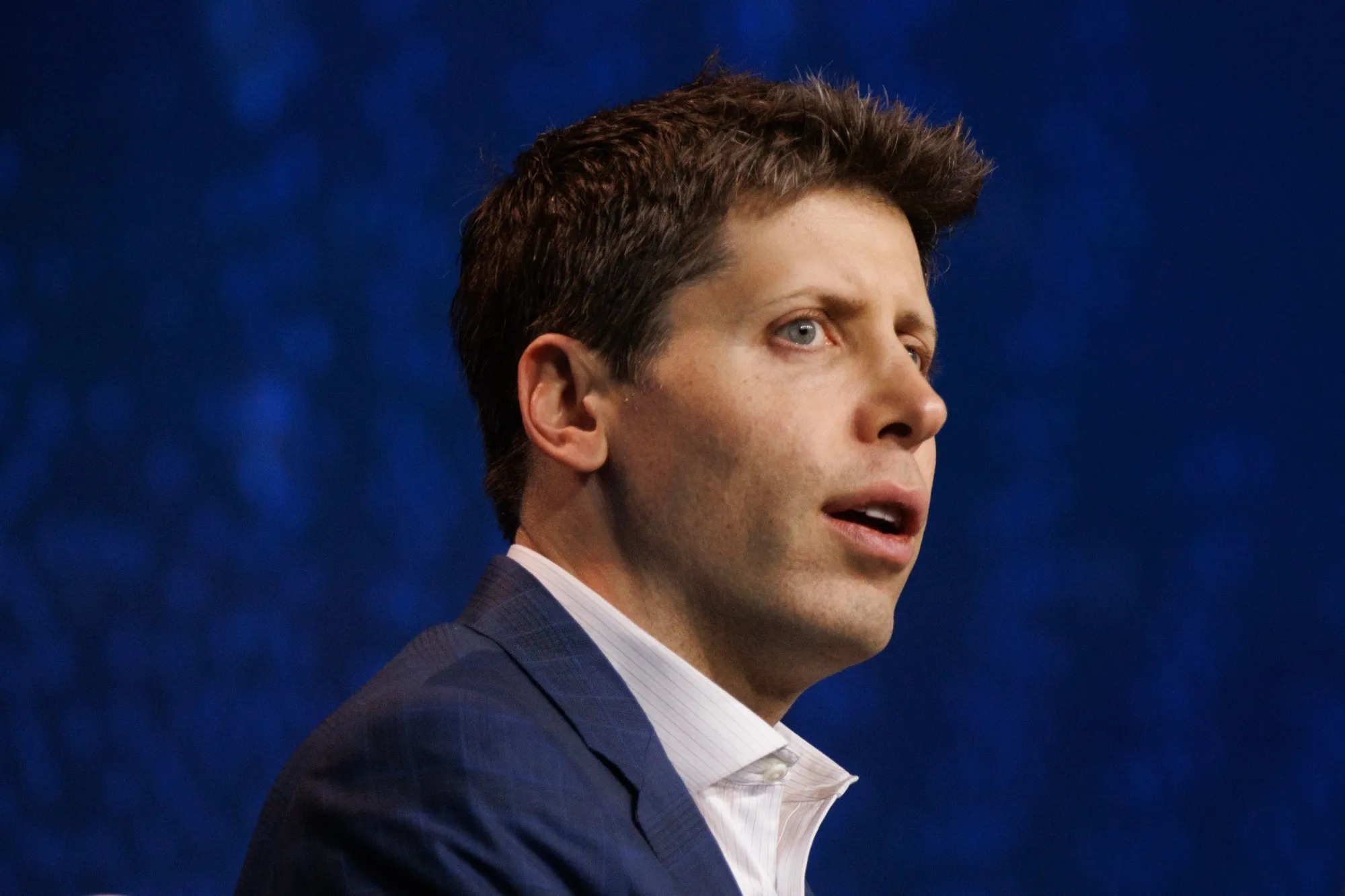 Sam Altman xin lỗi