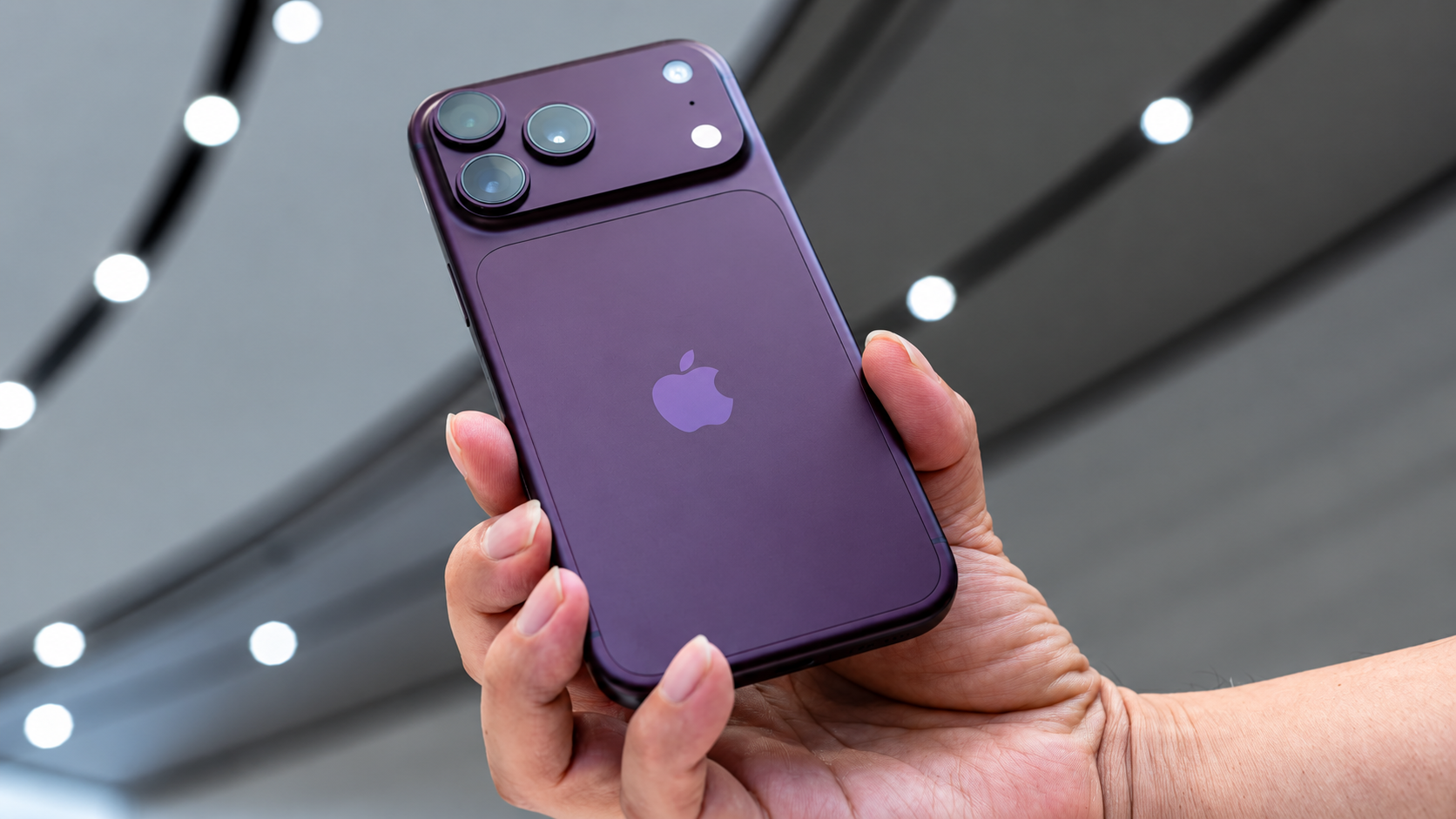 Điều không thể biết nếu chỉ nhìn iPhone 18 Pro từ bên ngoài
