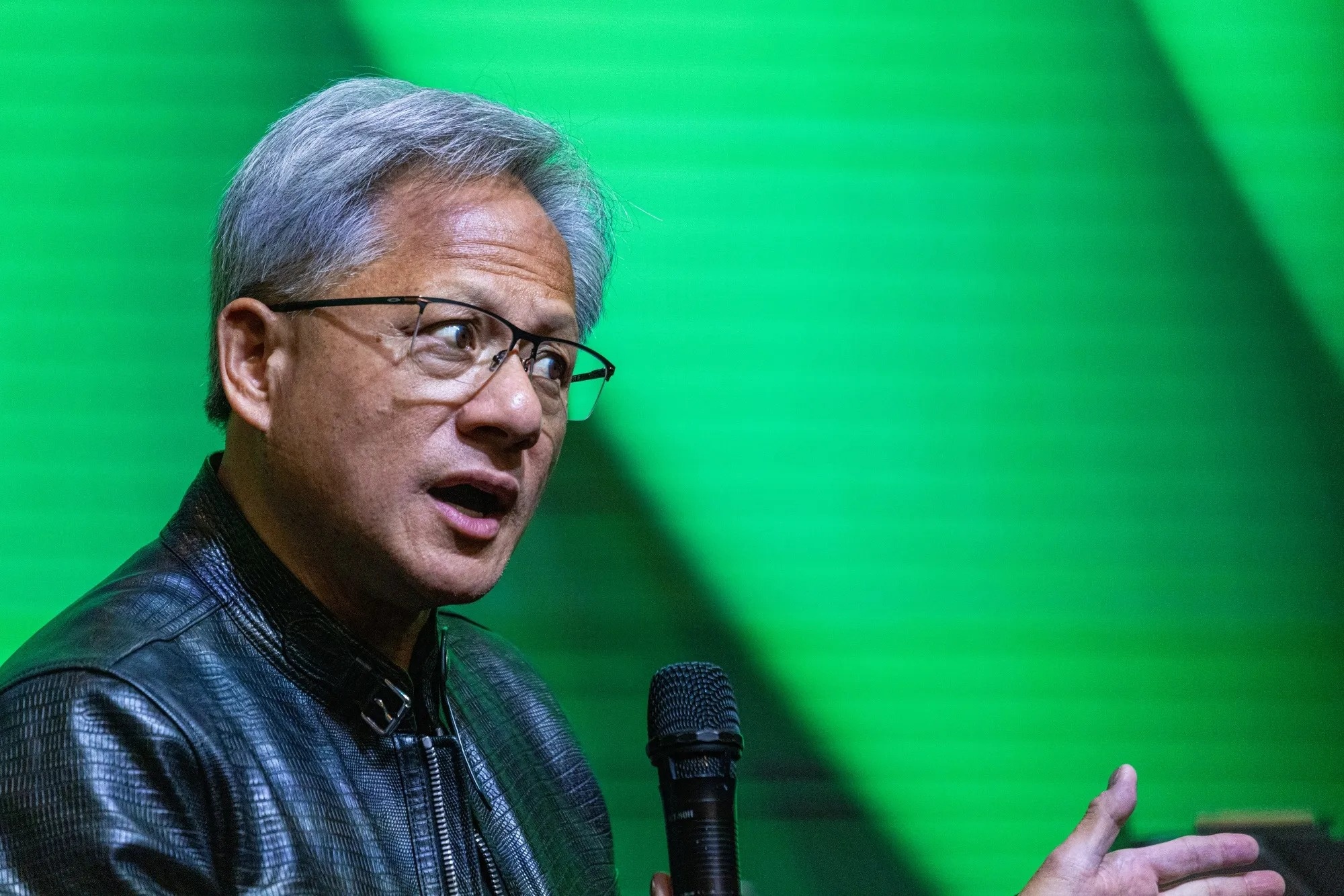 CEO Nvidia phản bác nỗi lo 'tận thế AI'