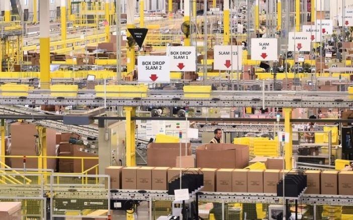 Nguoi My chi 3,45 ty USD mua sam online ngay Cyber Monday hinh anh