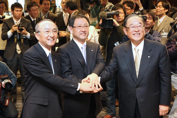 Cac tap doan gia dinh Nhat: 'Noi ngoi' hay mo cua hinh anh