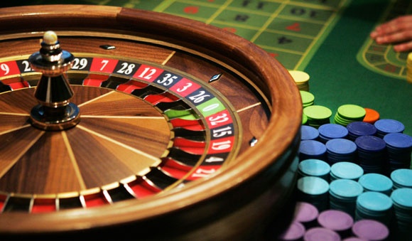 Nguoi Viet tren 21 tuoi, thu nhap 10 trieu duoc vao casino hinh anh