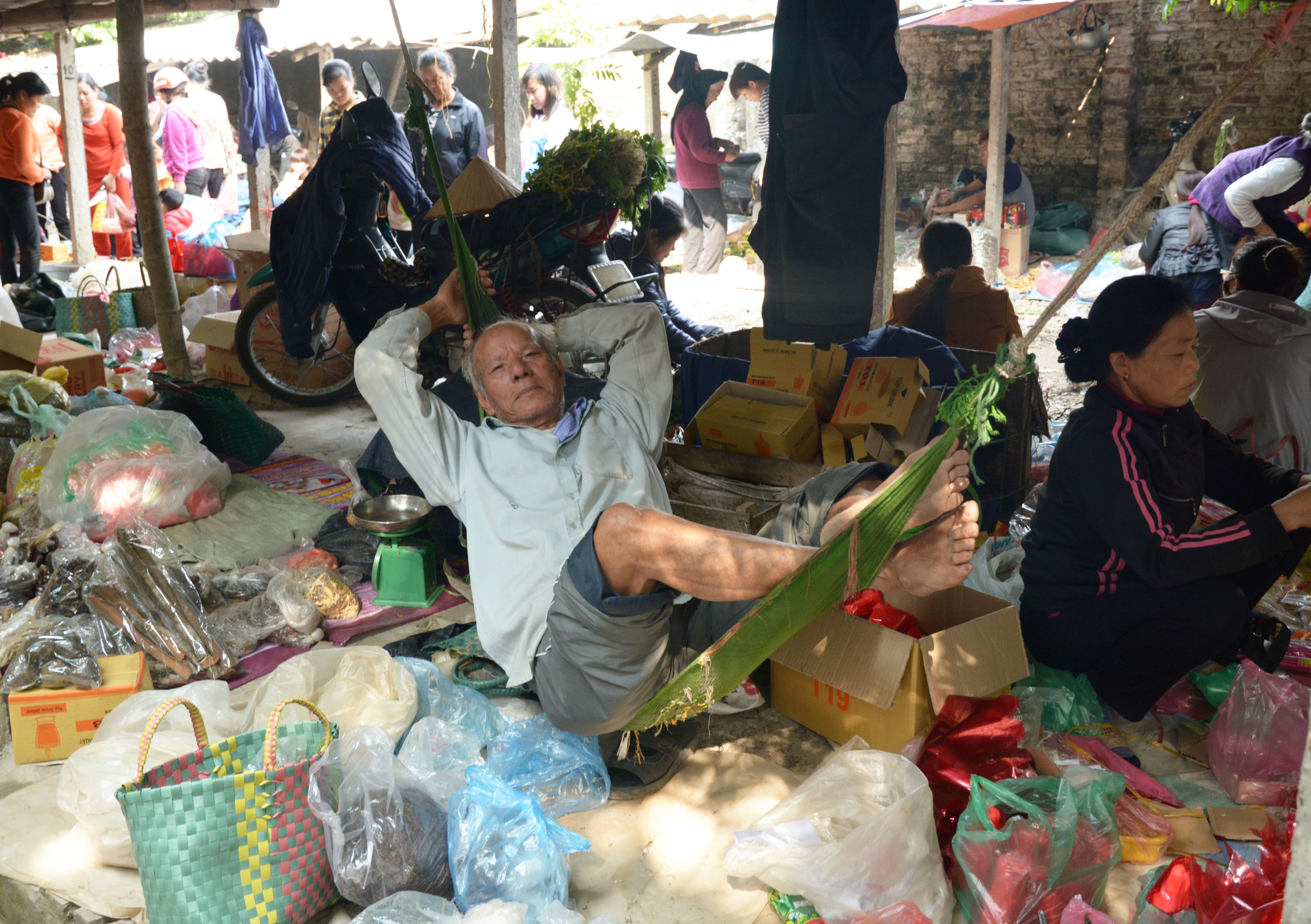 Nhon nhip cho que ngay 30 Tet anh 6