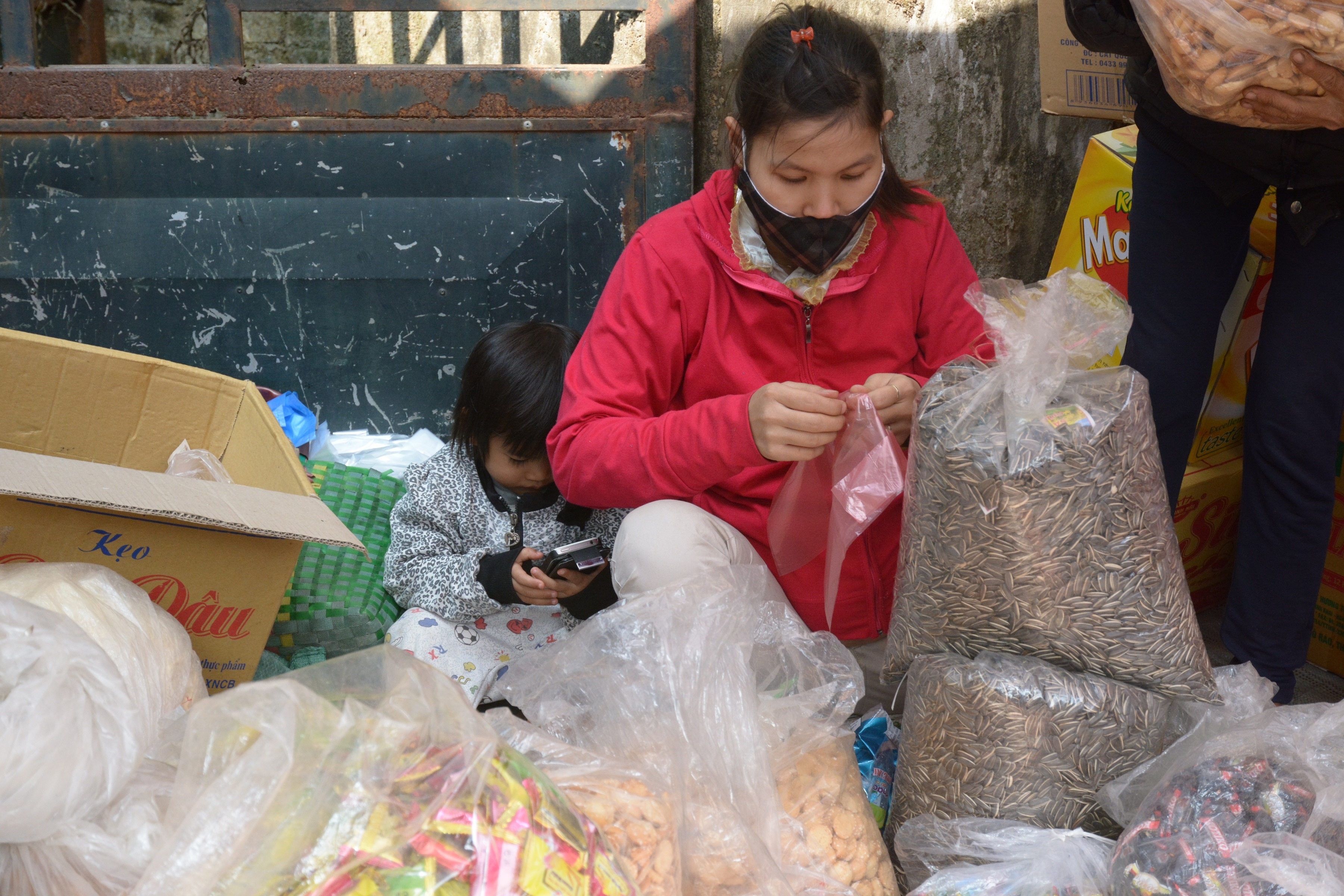 Nhon nhip cho que ngay 30 Tet anh 10