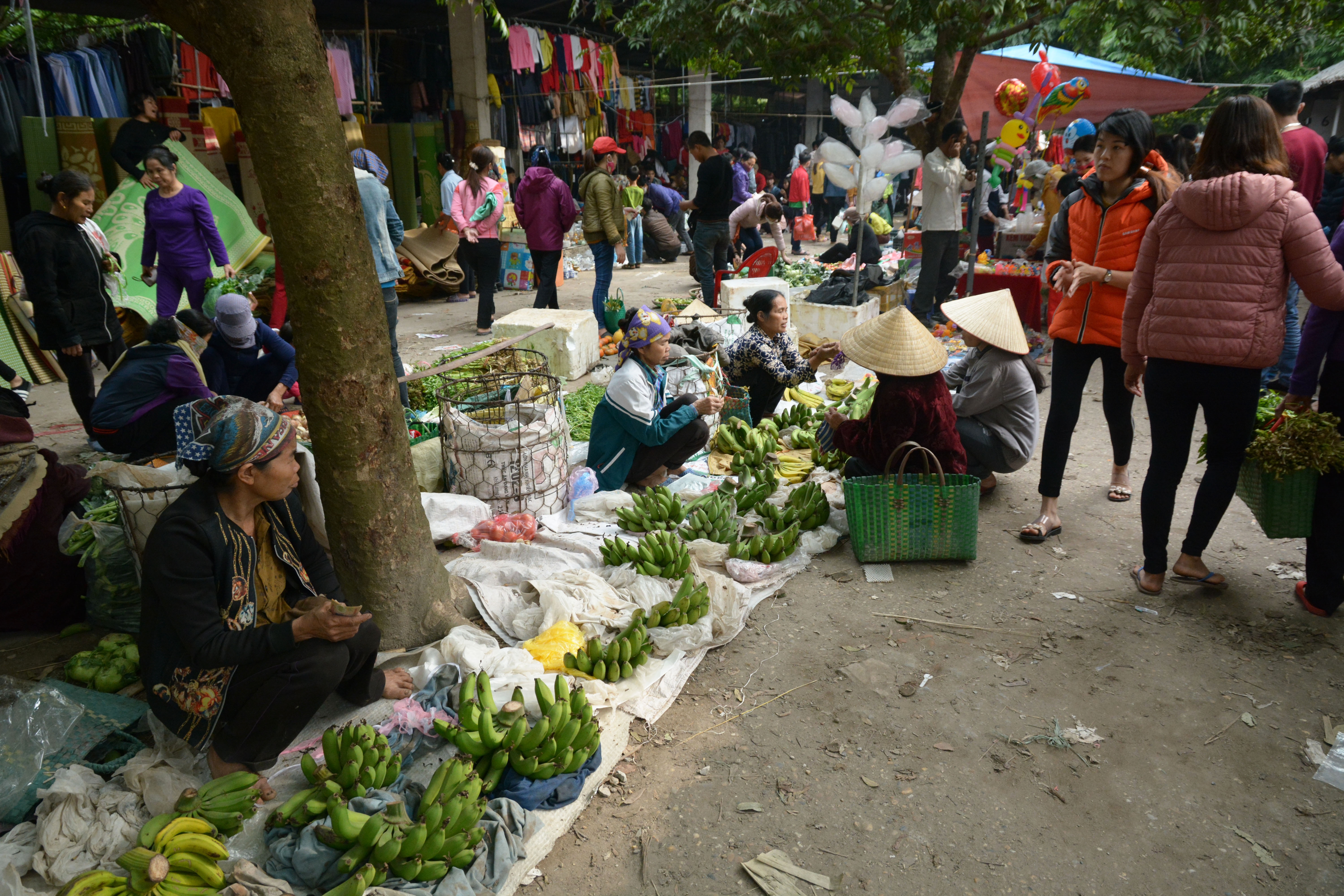 Nhon nhip cho que ngay 30 Tet anh 8