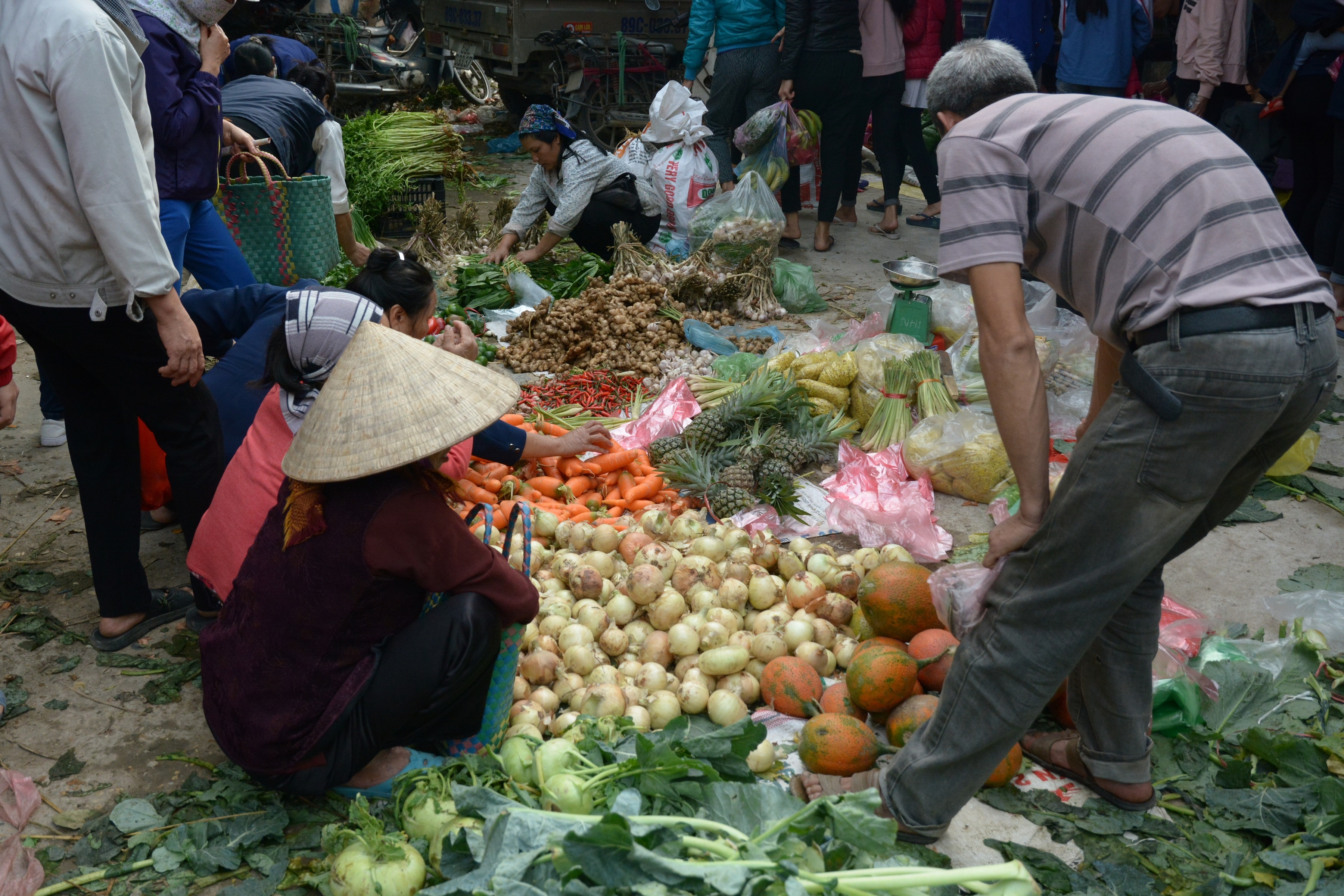 Nhon nhip cho que ngay 30 Tet anh 4