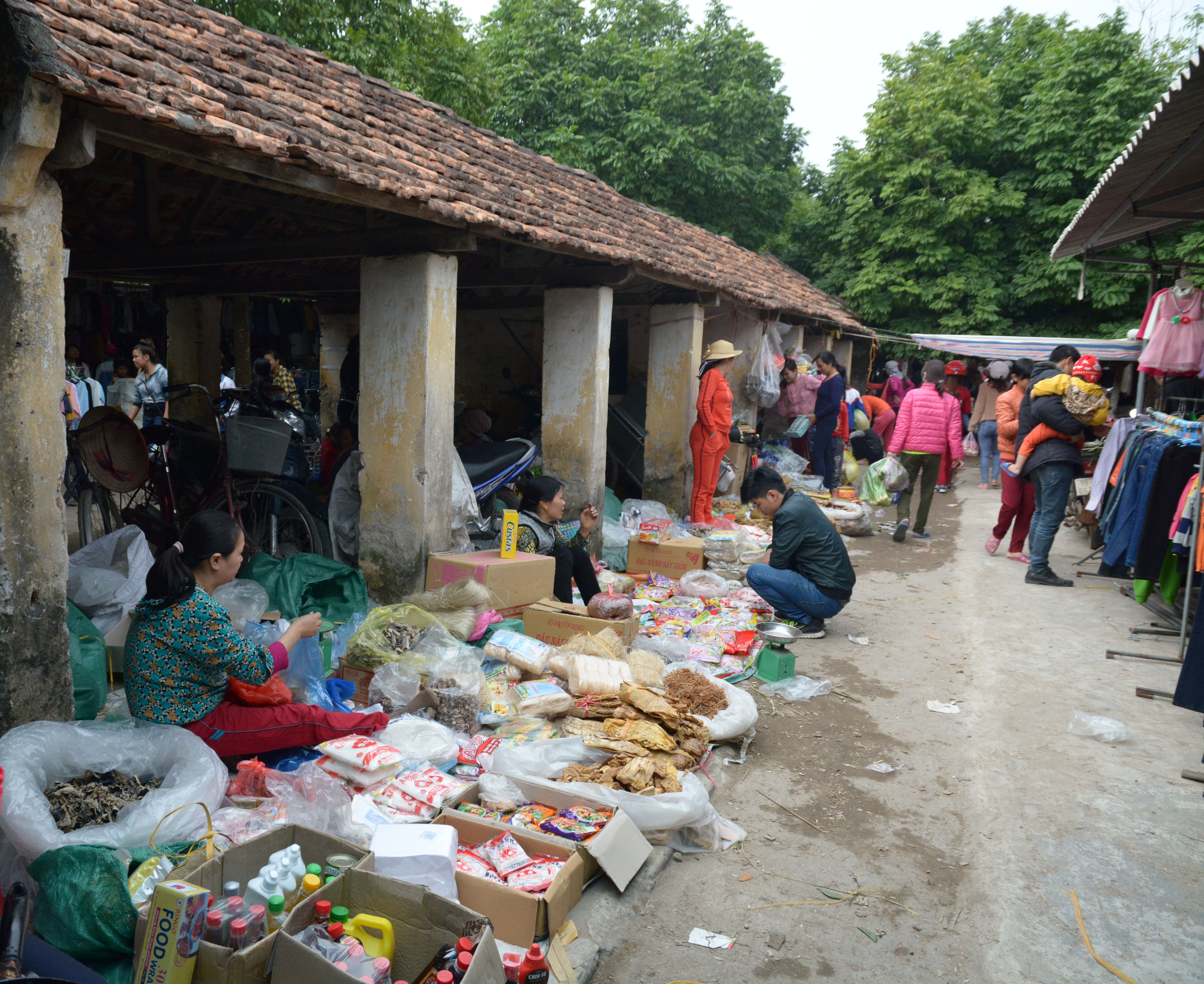 Nhon nhip cho que ngay 30 Tet anh 5