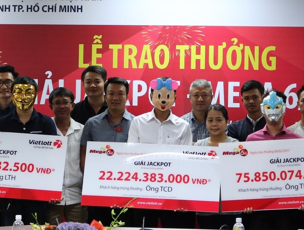3 nguoi trung so Vietlott nhan 127 ty dong cung luc hinh anh