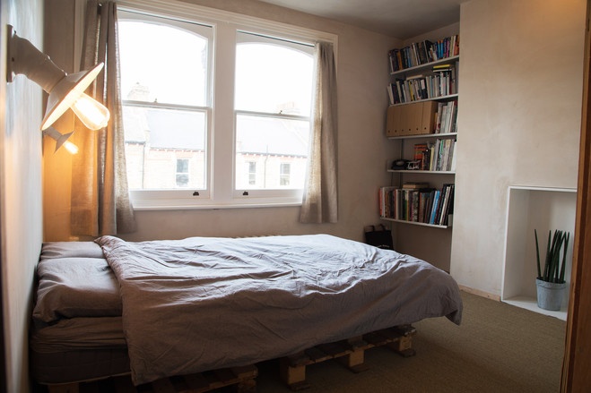 nhà được thiết kế lại bằng ván ép, đất sét và thép ảnh 14 nha duoc thiet ke lai bang van ep, dat set va thep anh 14