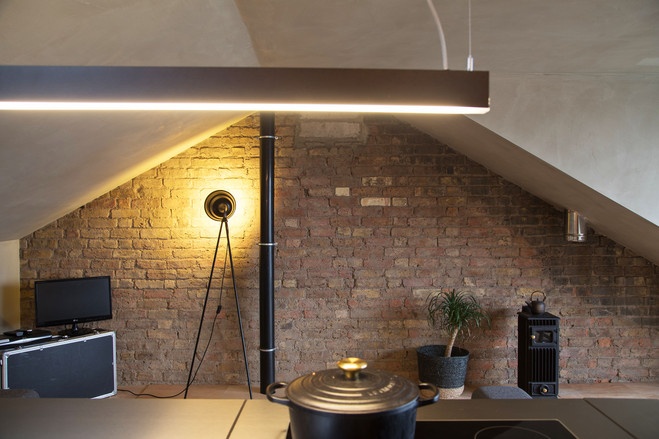 nhà được thiết kế lại bằng ván ép, đất sét và thép ảnh 2 nha duoc thiet ke lai bang van ep, dat set va thep anh 2