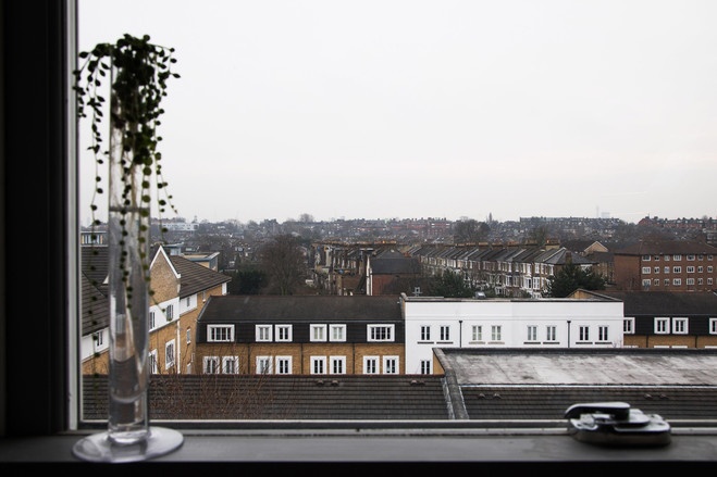 nhà được thiết kế lại bằng ván ép, đất sét và thép ảnh 7 nha duoc thiet ke lai bang van ep, dat set va thep anh 7