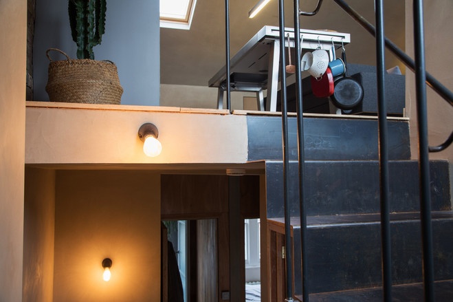 nhà được thiết kế lại bằng ván ép, đất sét và thép ảnh 9 nha duoc thiet ke lai bang van ep, dat set va thep anh 9