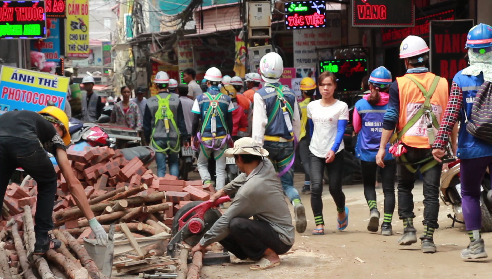 Que ngheo ‘lot xac' nho thu phu Samsung hinh anh