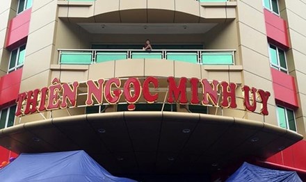 Thien Ngoc Minh Uy sai hang loat sao van 'binh an vo su'? hinh anh