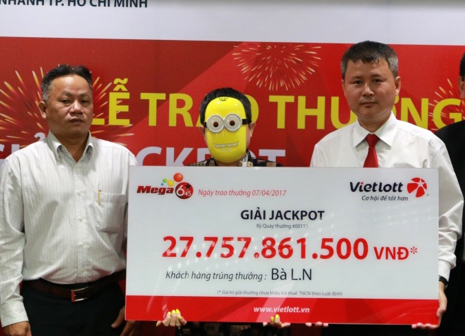 Deo mat na Minion nhan giai doc dac hon 27 ty dong hinh anh