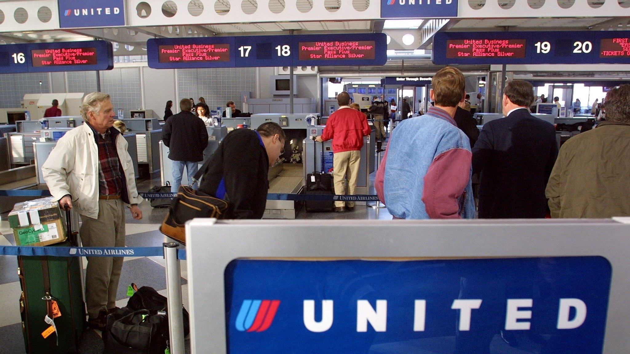 united và nhóm khách hàng châu á ảnh 1 united va nhom khach hang chau a anh 1