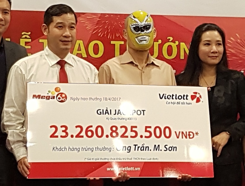 Lan dau tien co nguoi nhan giai xo so cong khai ten ho hinh anh