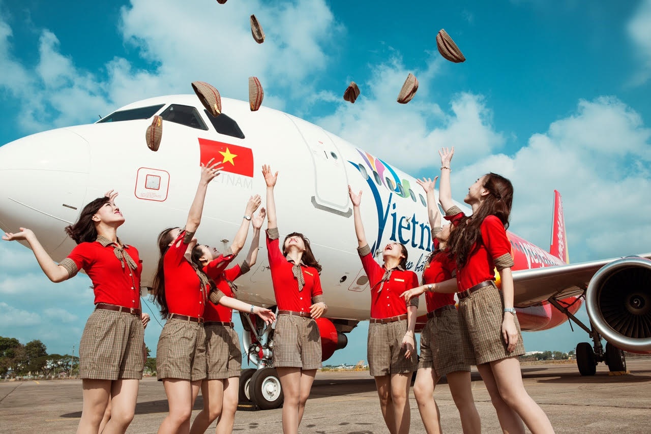 Vietjet lot top 2 hang hang khong co tiep vien ua nhin nhat the gioi hinh anh