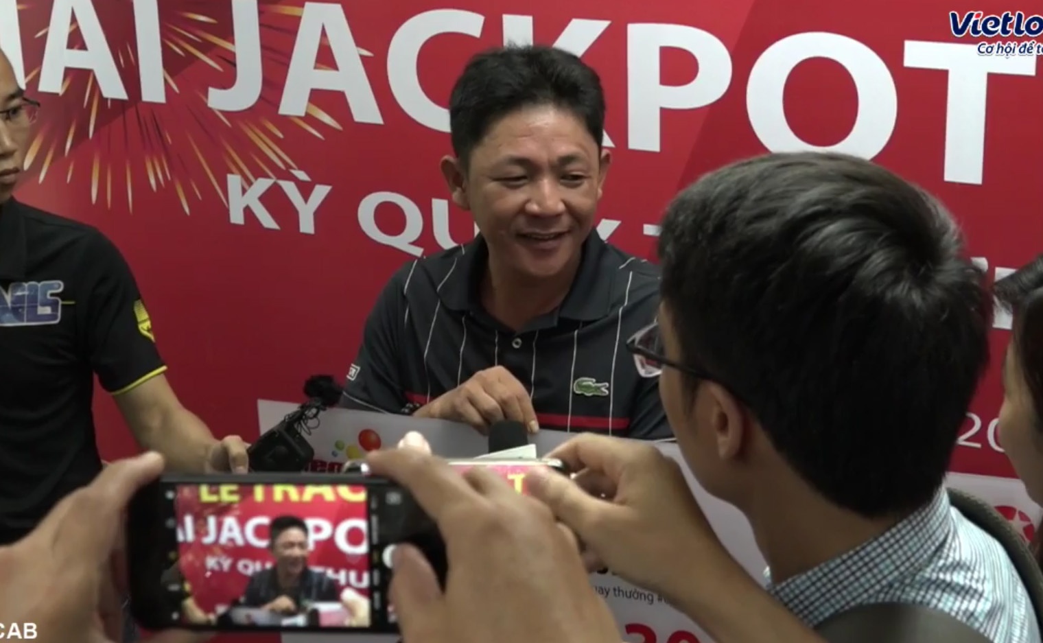 Lan dau co nguoi trung xo so khong deo mat na nhan giai hinh anh