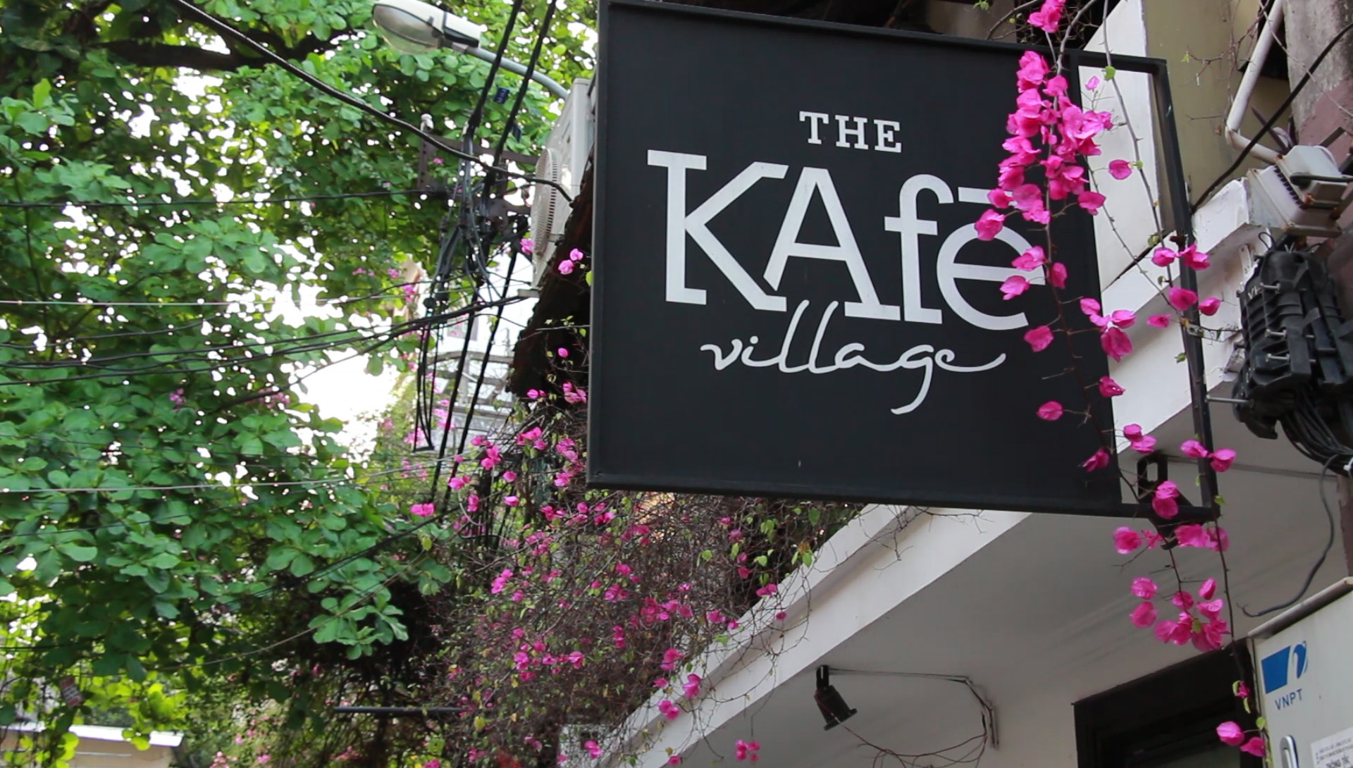 Chuoi The KAfe tai Ha Noi dong cua hinh anh