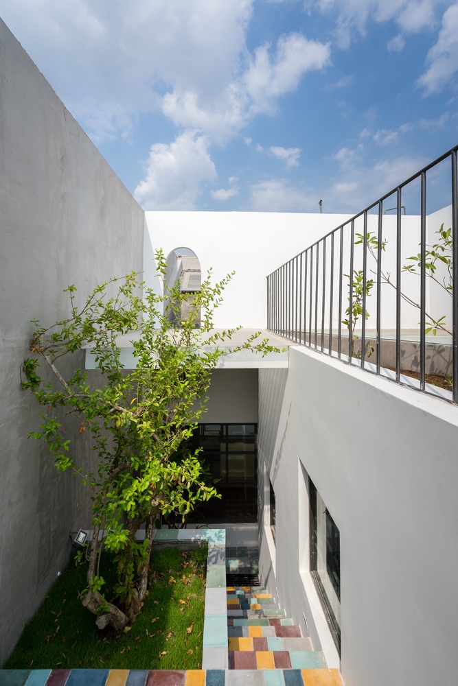 can nha san vuon thoang mat giua sai gon anh 12