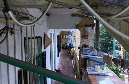 Nguoi dan chung cu cu 'nguy hiem nhat Ha Noi' noi ly do chua di doi hinh anh