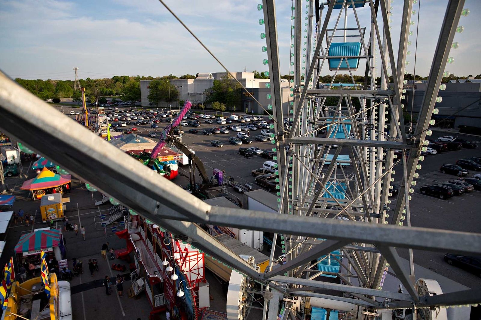 bai do xe hoi sinh trung tam thuong mai anh 2