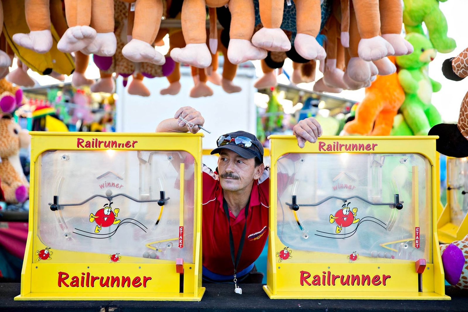 Trung tam thuong mai hoi sinh nho bai do xe hinh anh