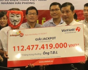 Nguoi Ha Noi trung so 112 ty dong deo mat na nhan tien thuong hinh anh